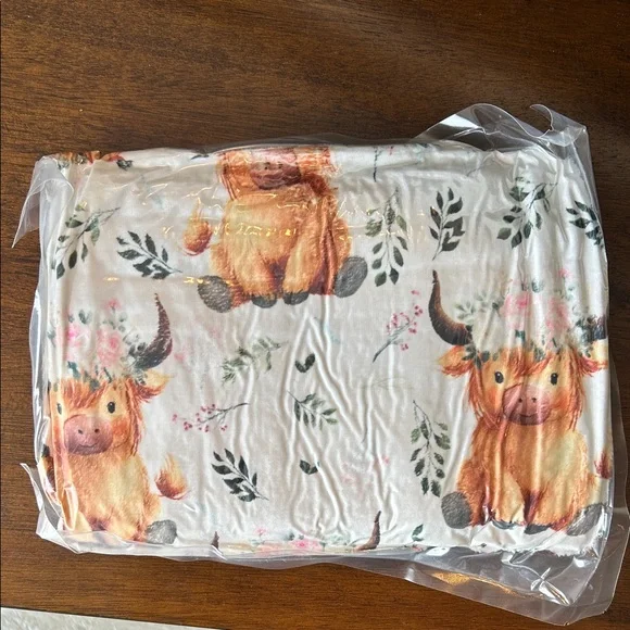 Adorable Cow Print Blanket - Picture 4 of 4